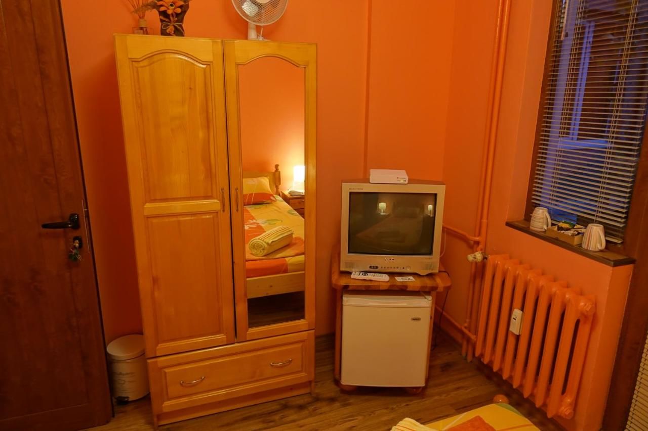 Хостелы Peter Pan Guest Rooms София-15